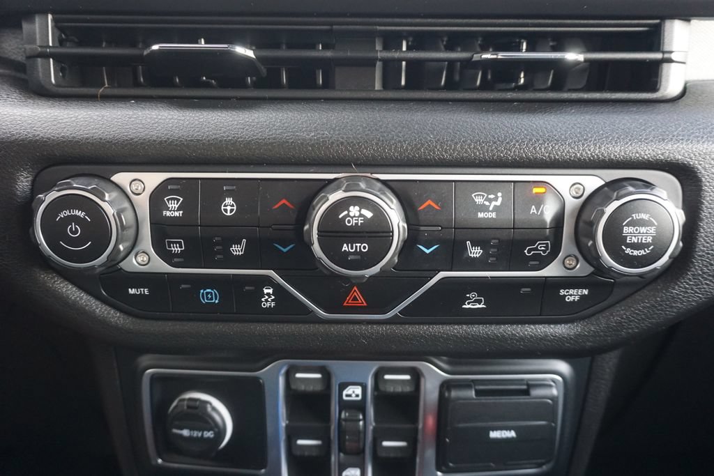 Used 2024 Jeep Wrangler Unlimited AWD/4WD image 13