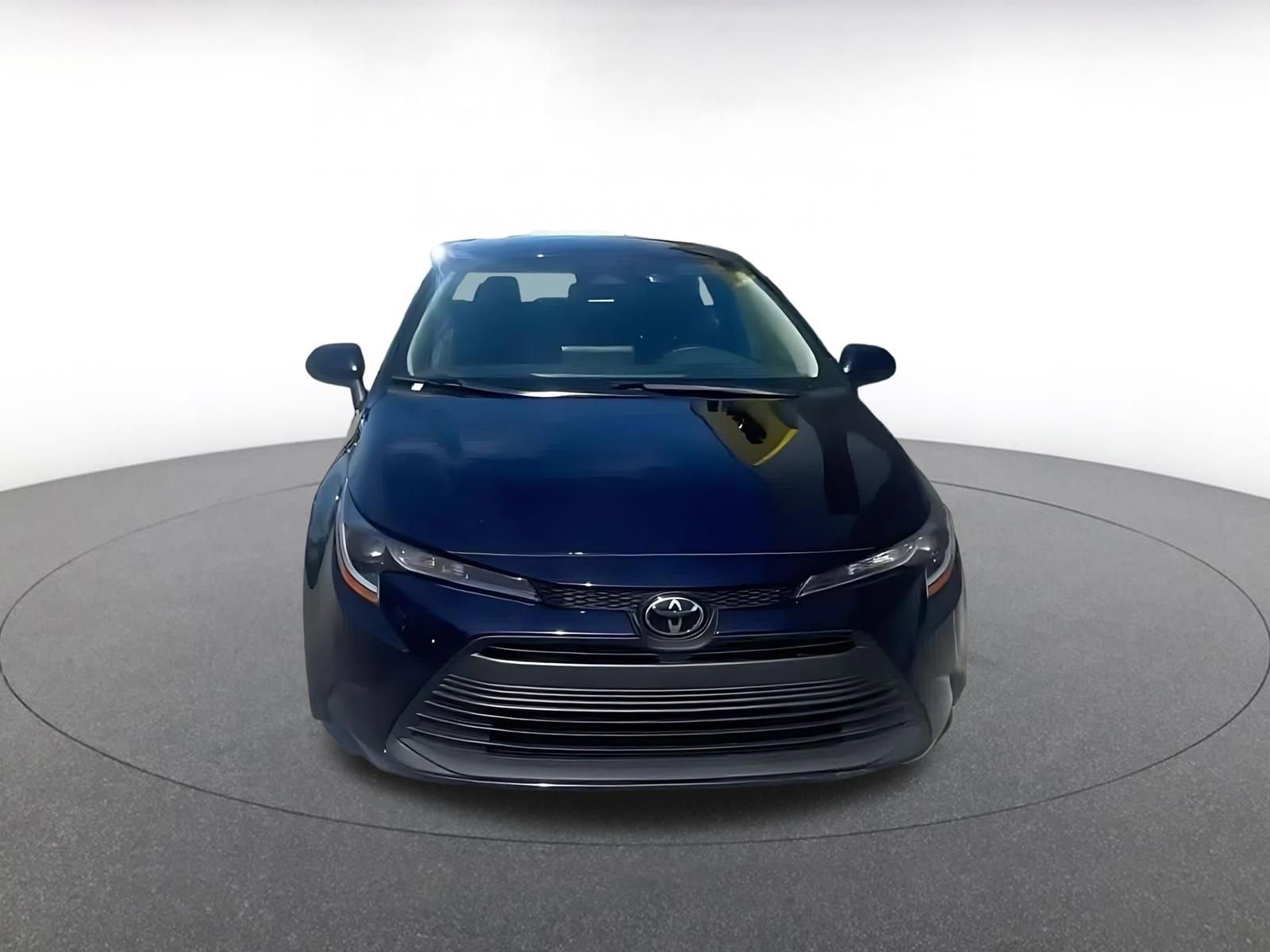 Used 2025 Toyota Corolla LE FWD image 4