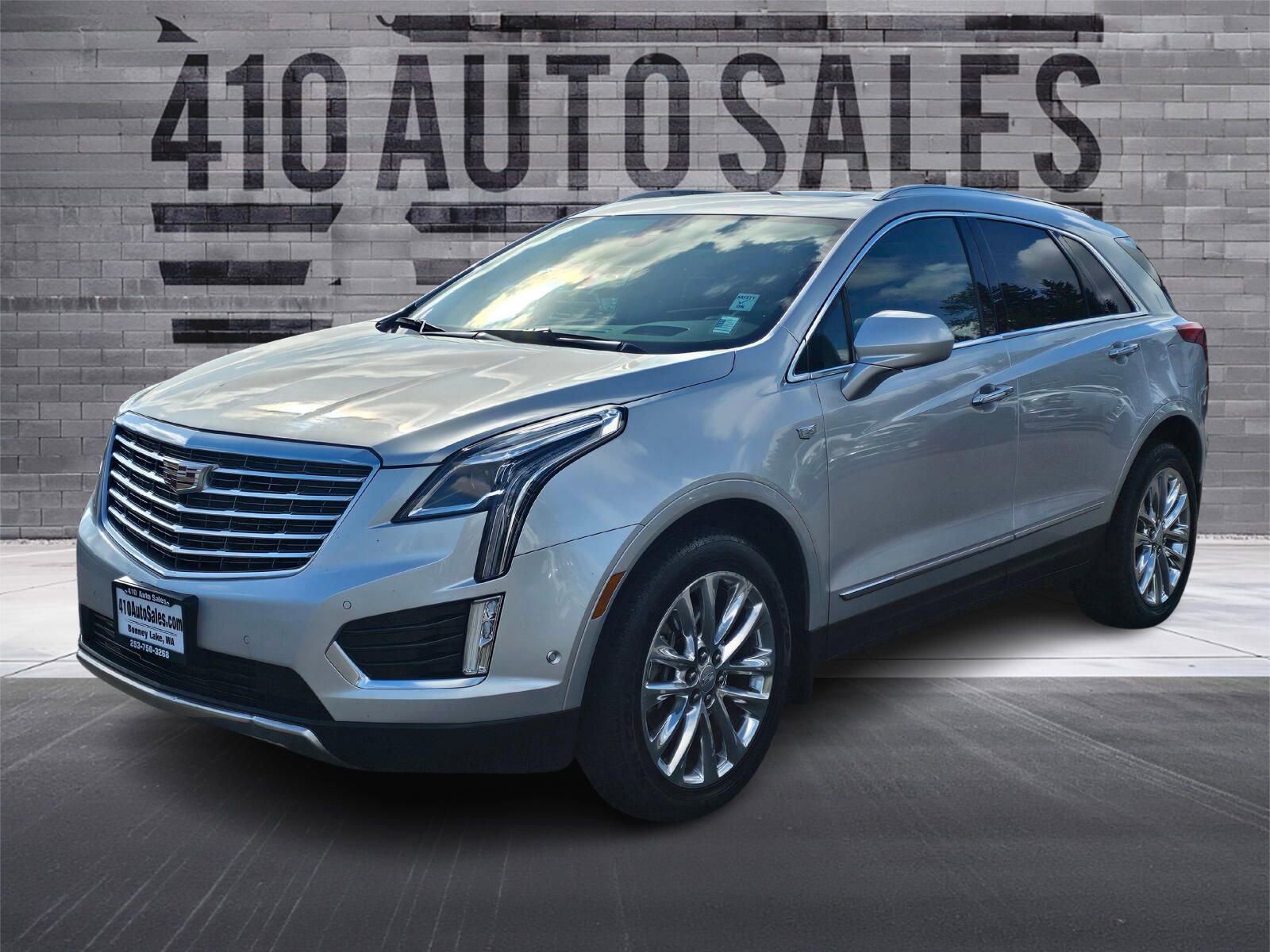 Used 2017 Cadillac XT5 Platinum w/ Driver Assist Package image 6