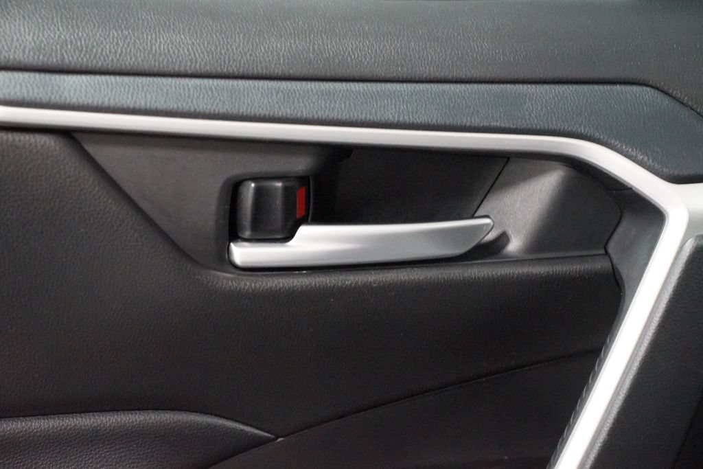 Certified 2025 Toyota RAV4 XLE FWD image 32