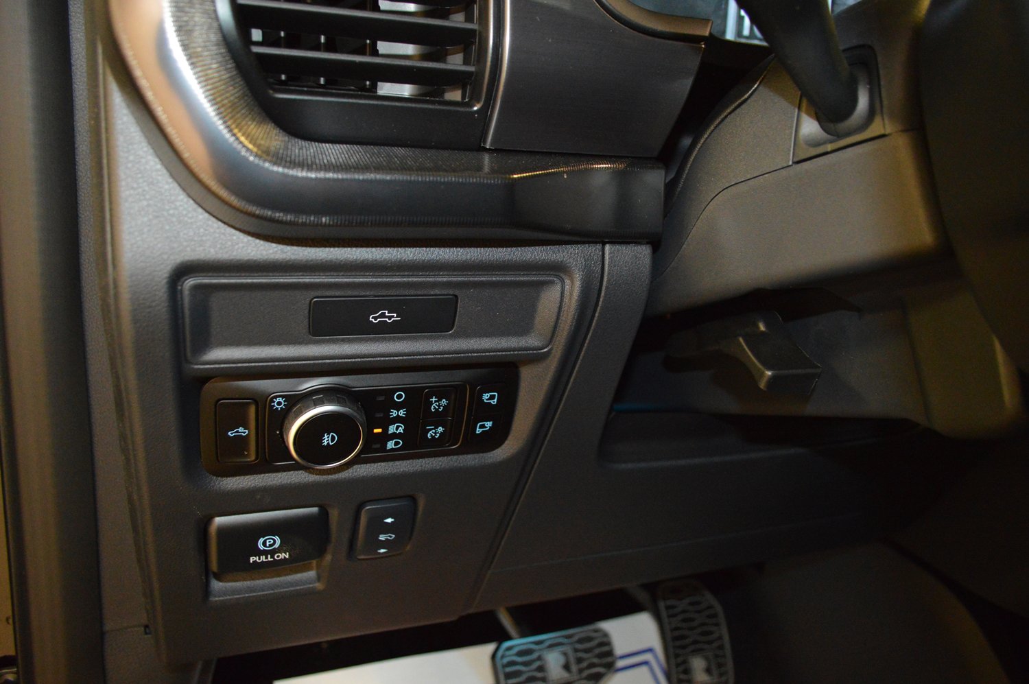 New 2026 Ford F150 Lariat w/ Equipment Group 502A High image 17