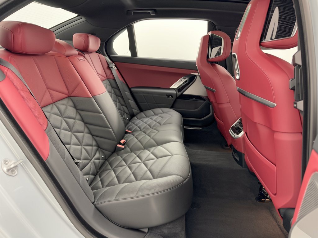 Certified 2026 BMW 740i RWD image 29