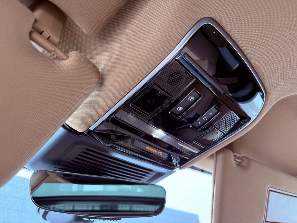 New 2026 Land Rover Range Rover Long Wheelbase SE image 28