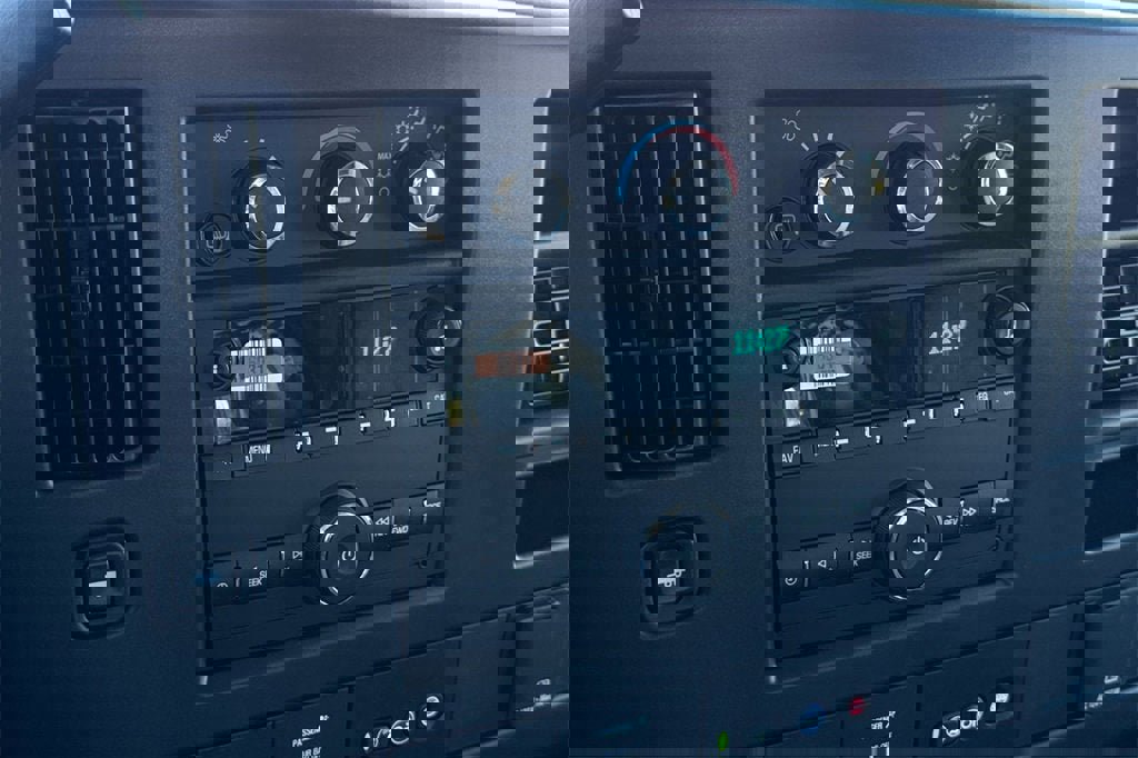 New 2025 Chevrolet Express 2500 w/ Enhanced Convenience Package image 18