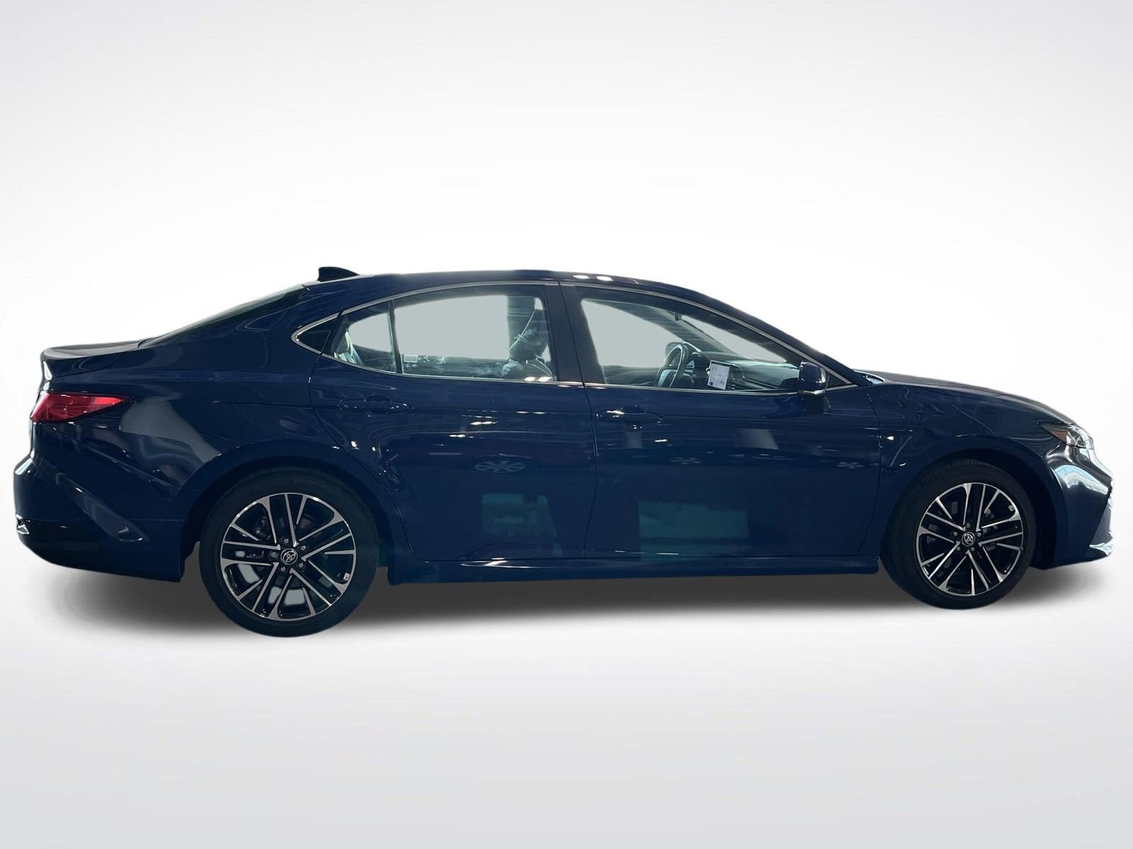 Used 2025 Toyota Camry XLE AWD/4WD image 12