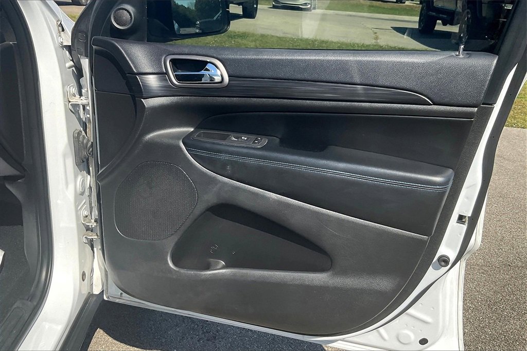 Used 2019 Jeep Grand Cherokee Laredo image 23