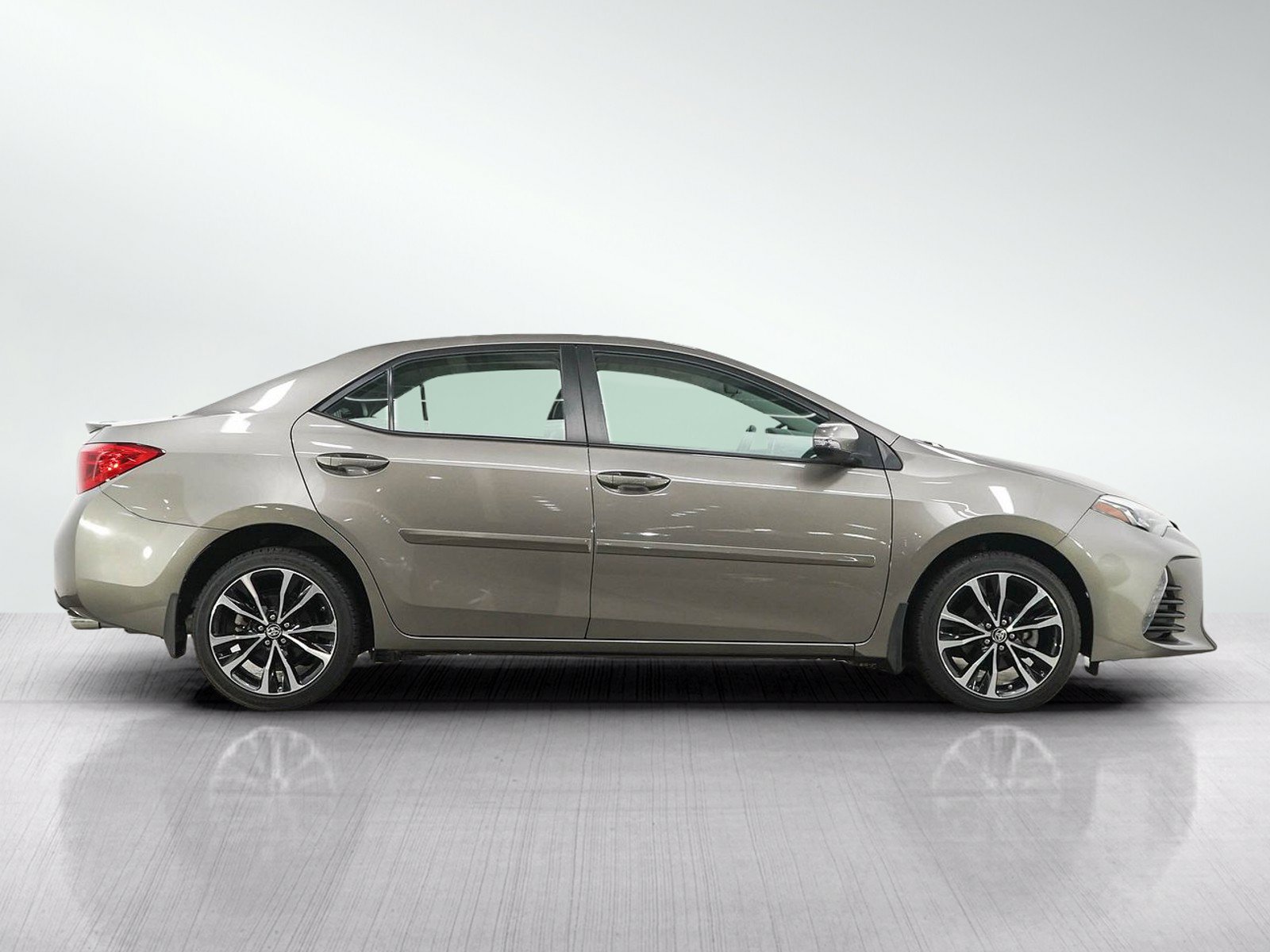 Used 2017 Toyota Corolla XSE FWD image 6