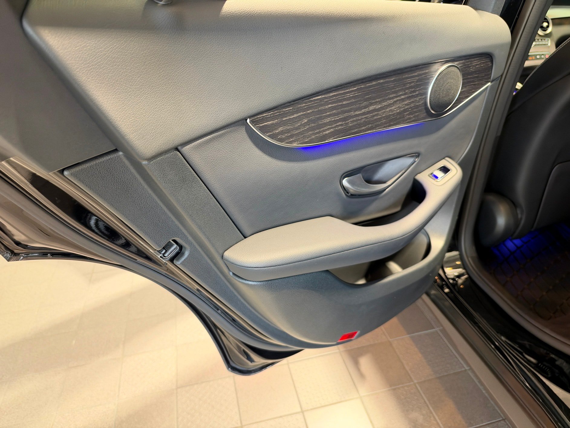Used 2022 Mercedes-Benz GLC 300 4MATIC image 32