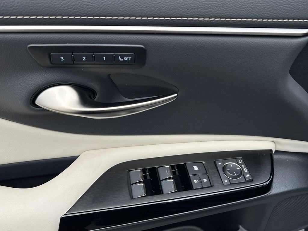 Certified 2025 Lexus ES 350 w/ Premium Package image 11