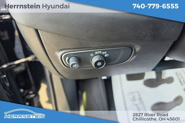 Used 2023 Chevrolet Equinox LT FWD image 18