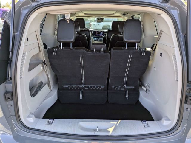 Used 2023 Chrysler Pacifica Limited image 14