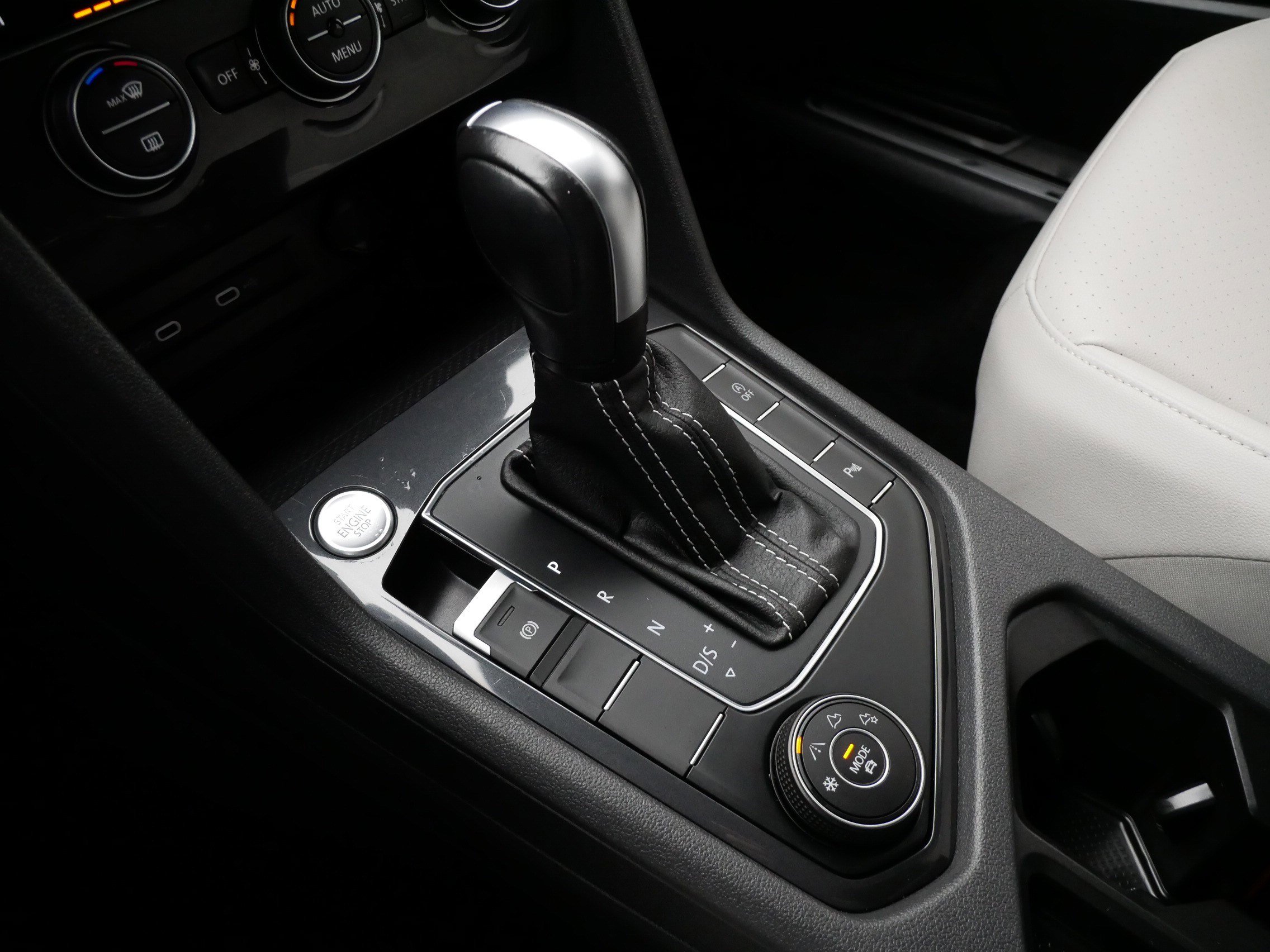 Used 2021 Volkswagen Tiguan SE R-Line image 24