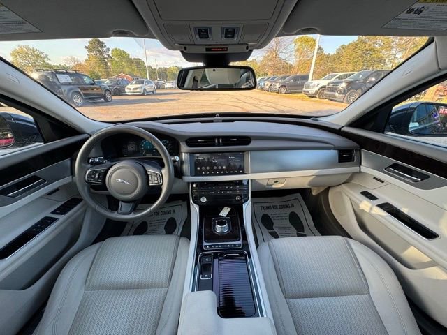 Used 2016 Jaguar XF Prestige image 18