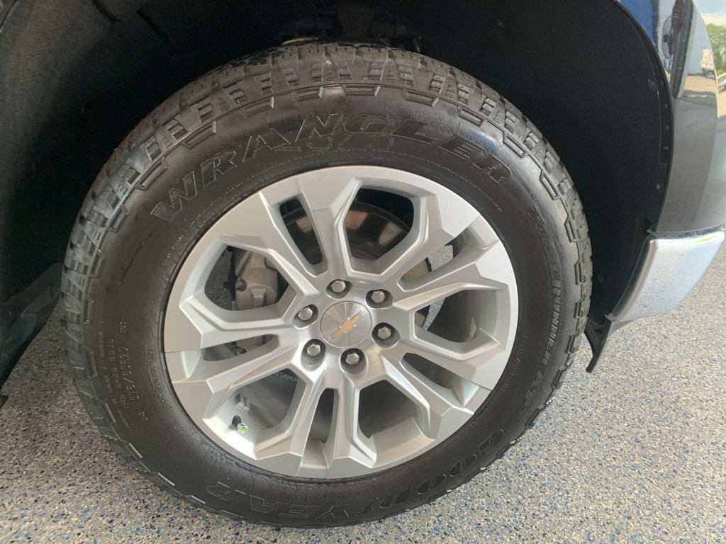 Used 2023 Chevrolet Silverado 1500 LTZ AWD/4WD image 35