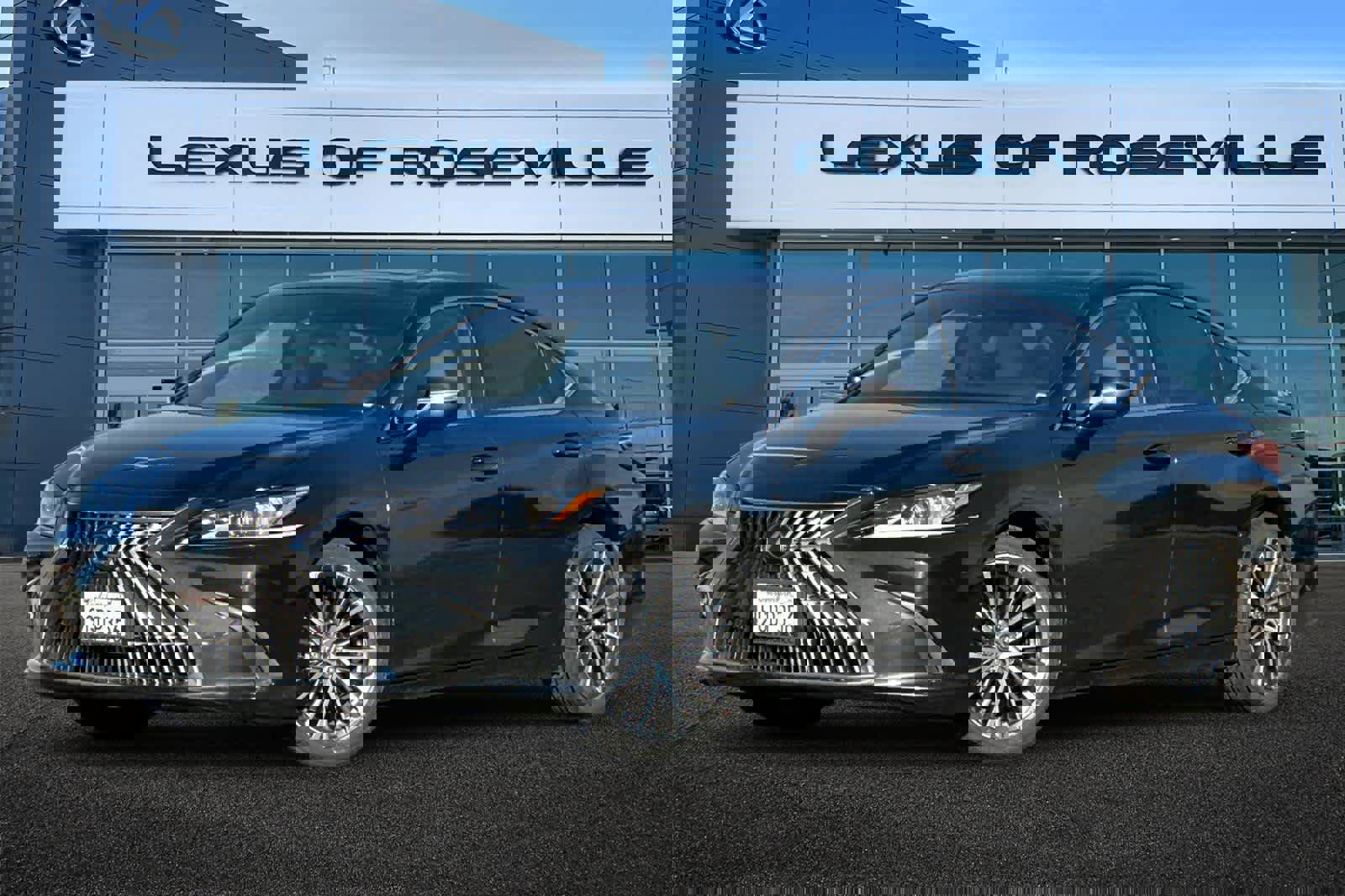 Used 2023 Lexus ES 300h w/ Premium Package image 1