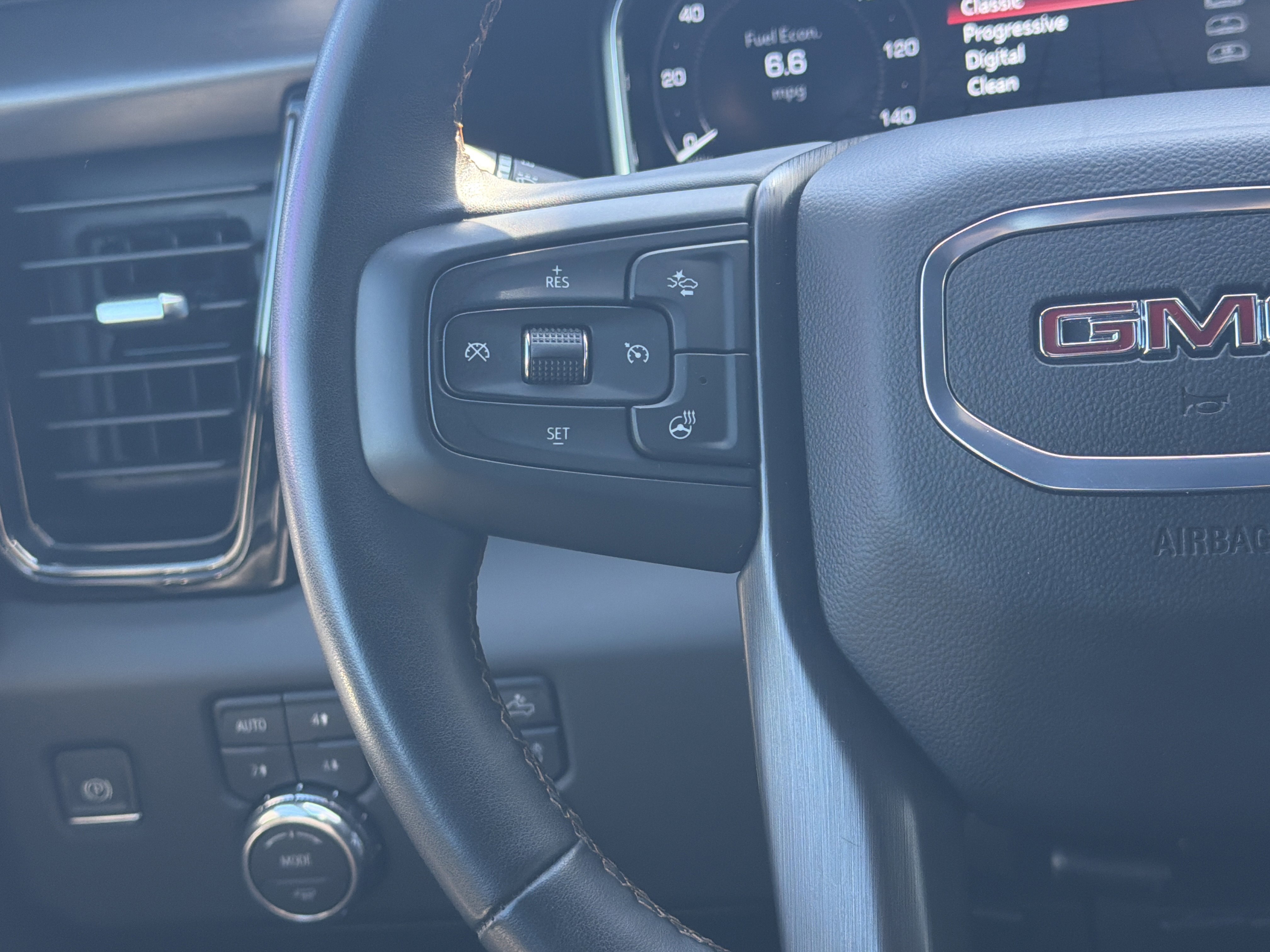 Used 2025 GMC Sierra 2500 AT4 w/ AT4 Premium Plus Package AWD/4WD image 19