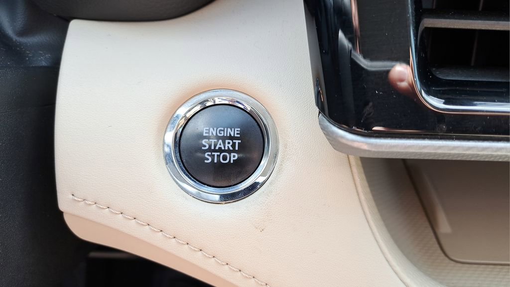 Used 2023 Toyota Highlander Platinum image 27