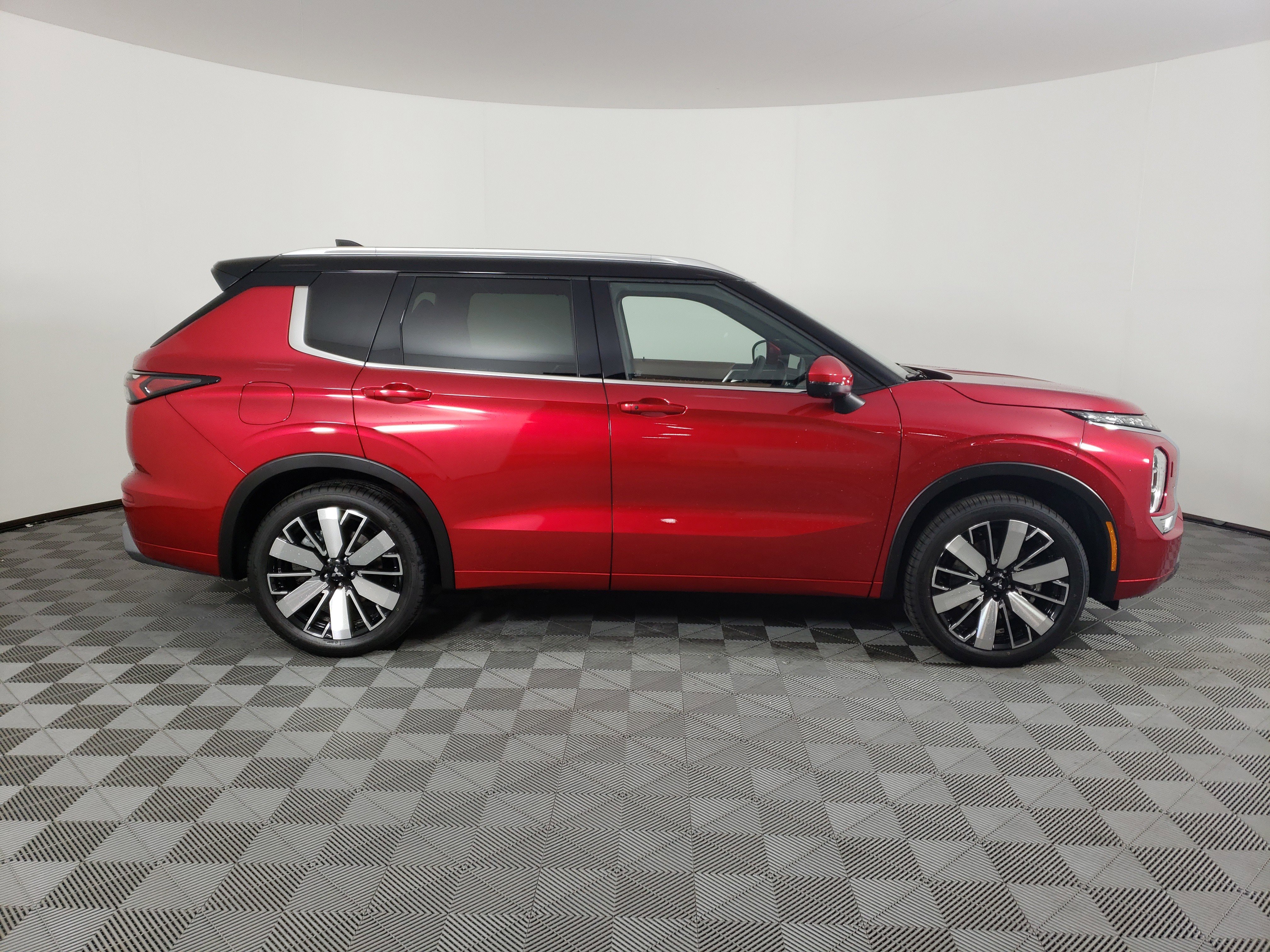 New 2025 Mitsubishi Outlander SEL image 3