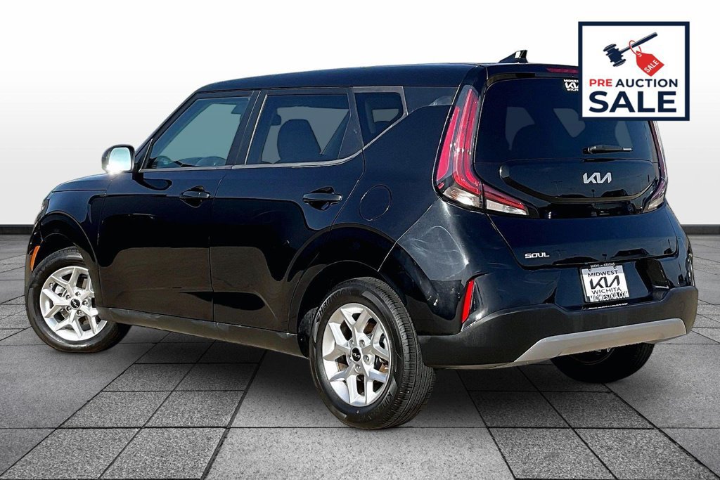 Used 2025 Kia Soul LX w/ LX Technology Package FWD image 11