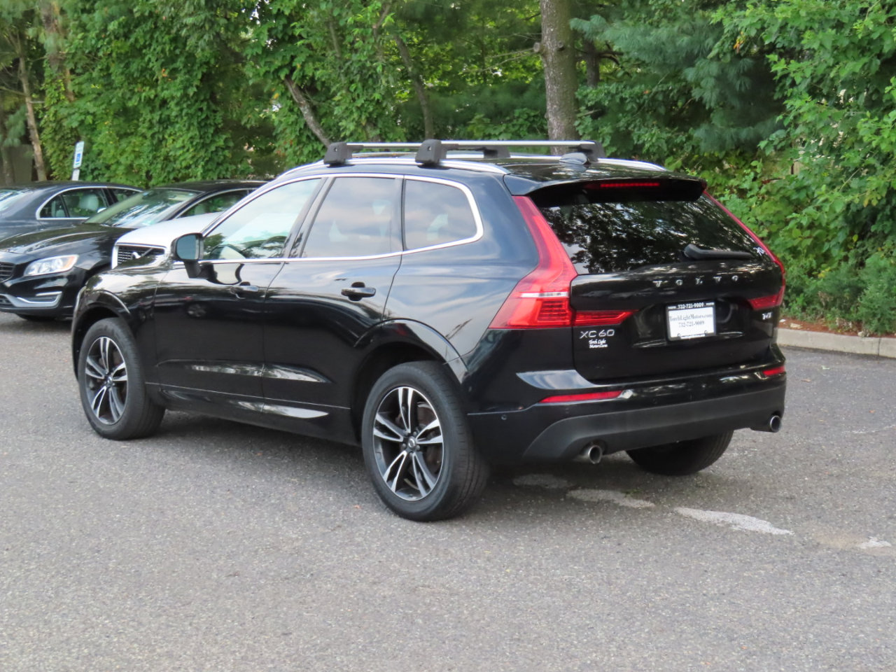 Used 2018 Volvo XC60 T6 Momentum w/ Convenience Package image 3