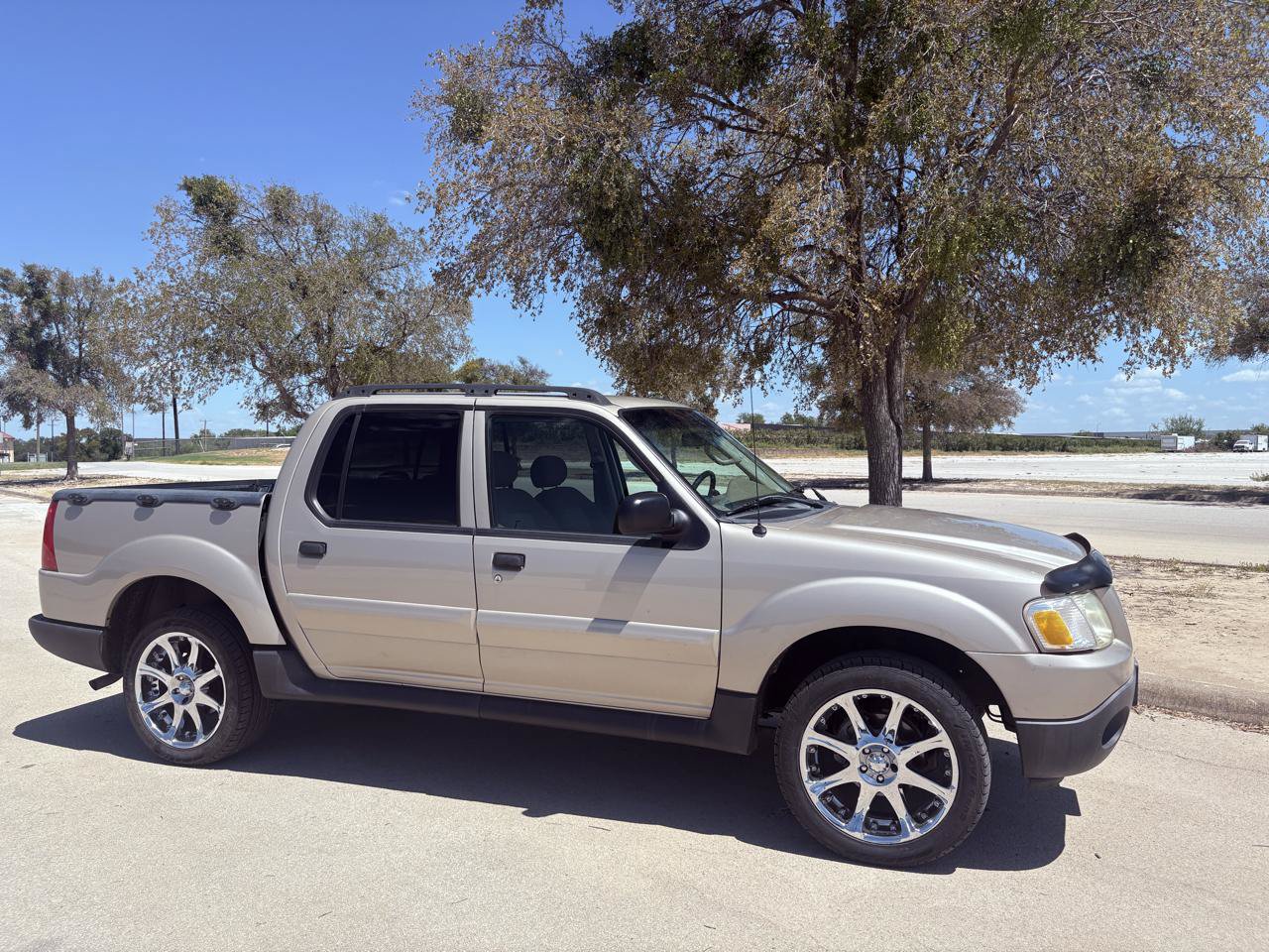 Used 2004 Ford Explorer Sport Trac 2WD image 59