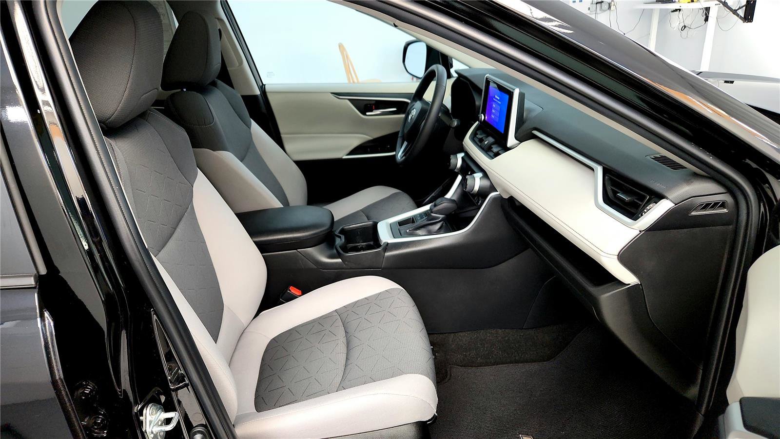 Used 2023 Toyota RAV4 XLE image 24