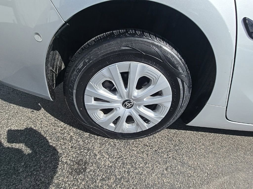 Used 2022 Toyota Prius LE image 8