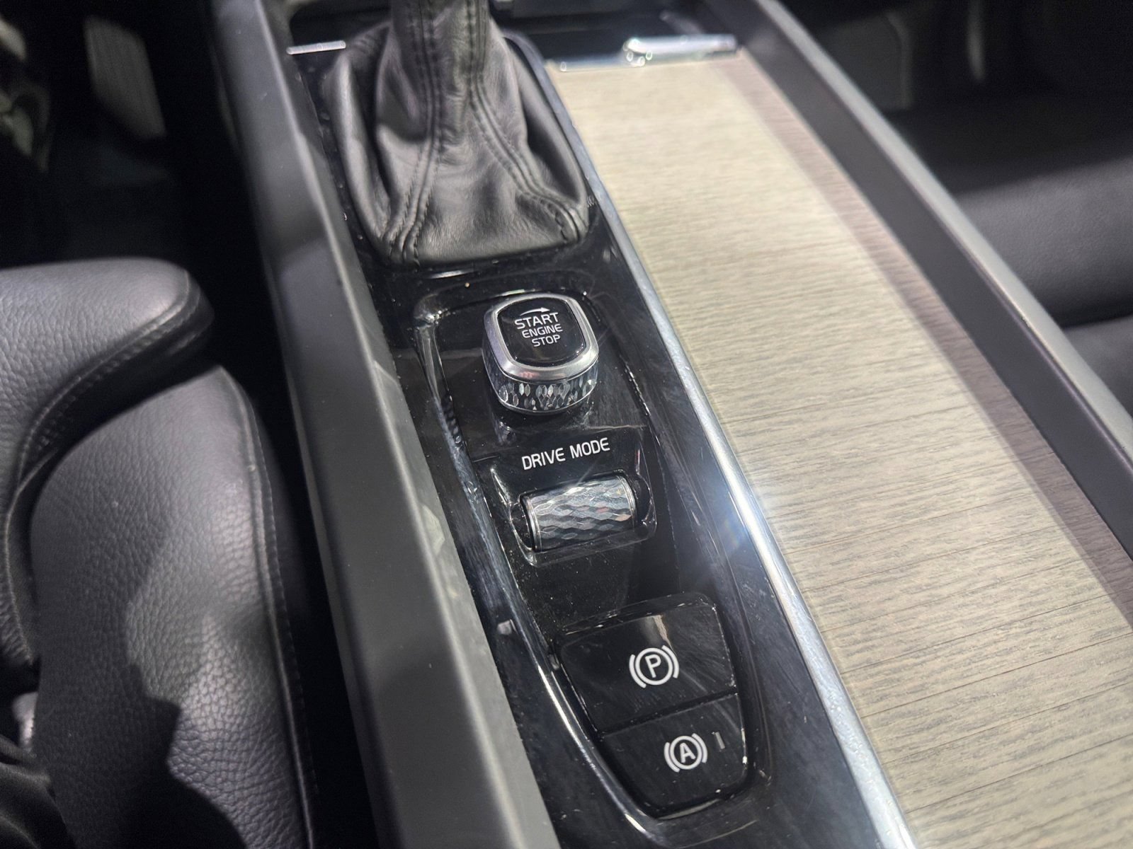 Used 2018 Volvo XC60 T6 Inscription w/ Convenience Package AWD/4WD image 22
