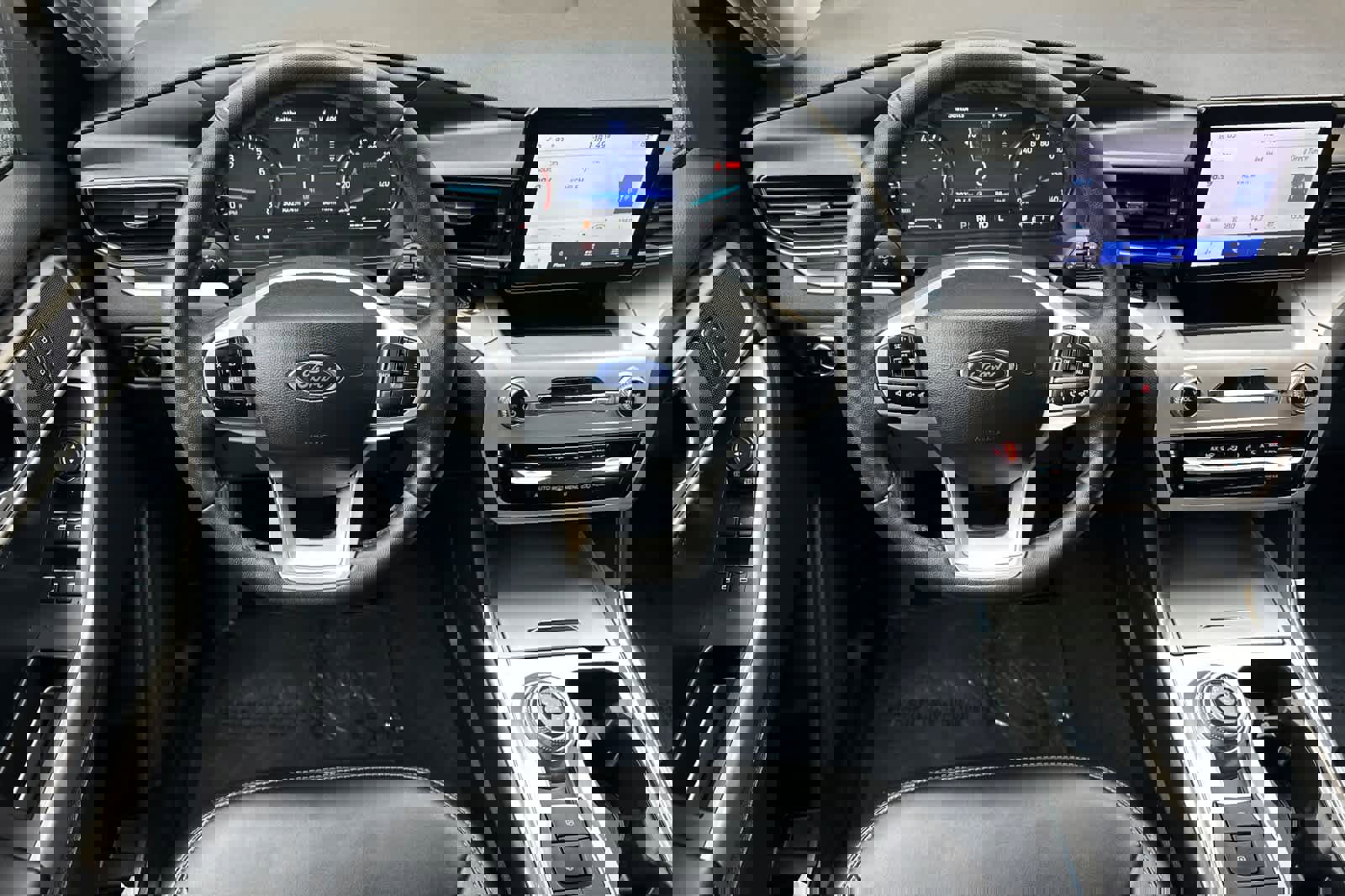 Used 2023 Ford Explorer XLT w/ Equipment Group 202A image 13