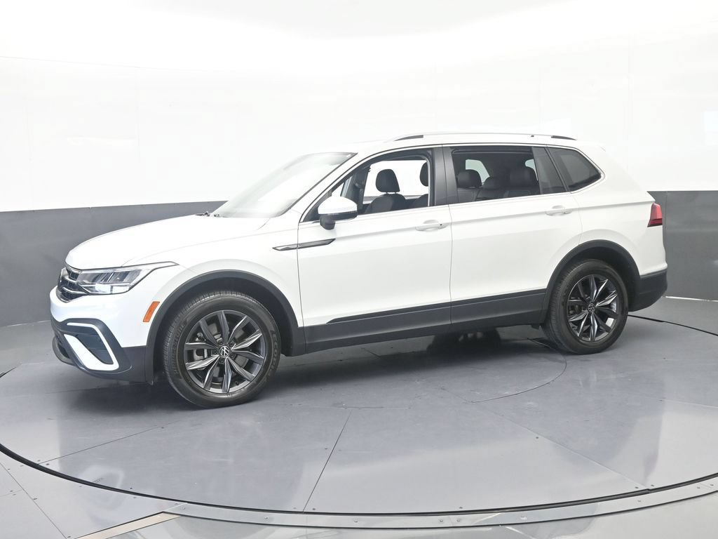 Used 2023 Volkswagen Tiguan SE FWD image 2