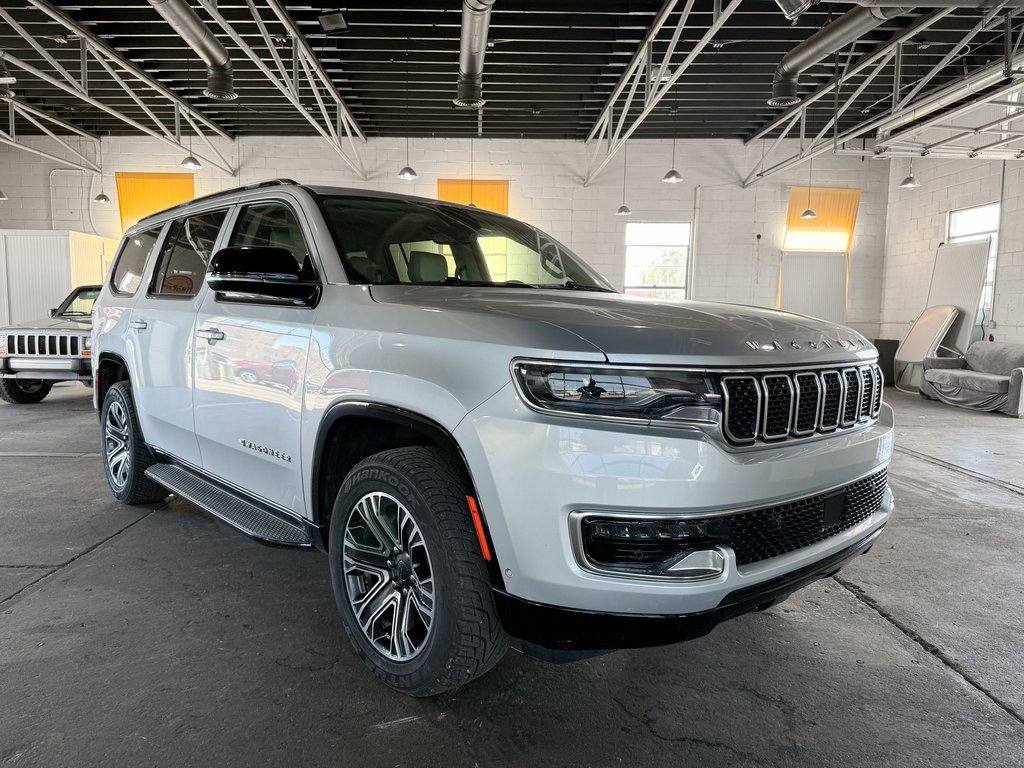 Used 2023 Jeep Wagoneer Base w/ Premium Group I image 8