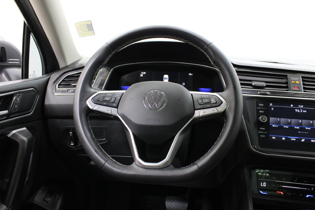 Used 2024 Volkswagen Tiguan SE w/ Panoramic Sunroof Package FWD image 22