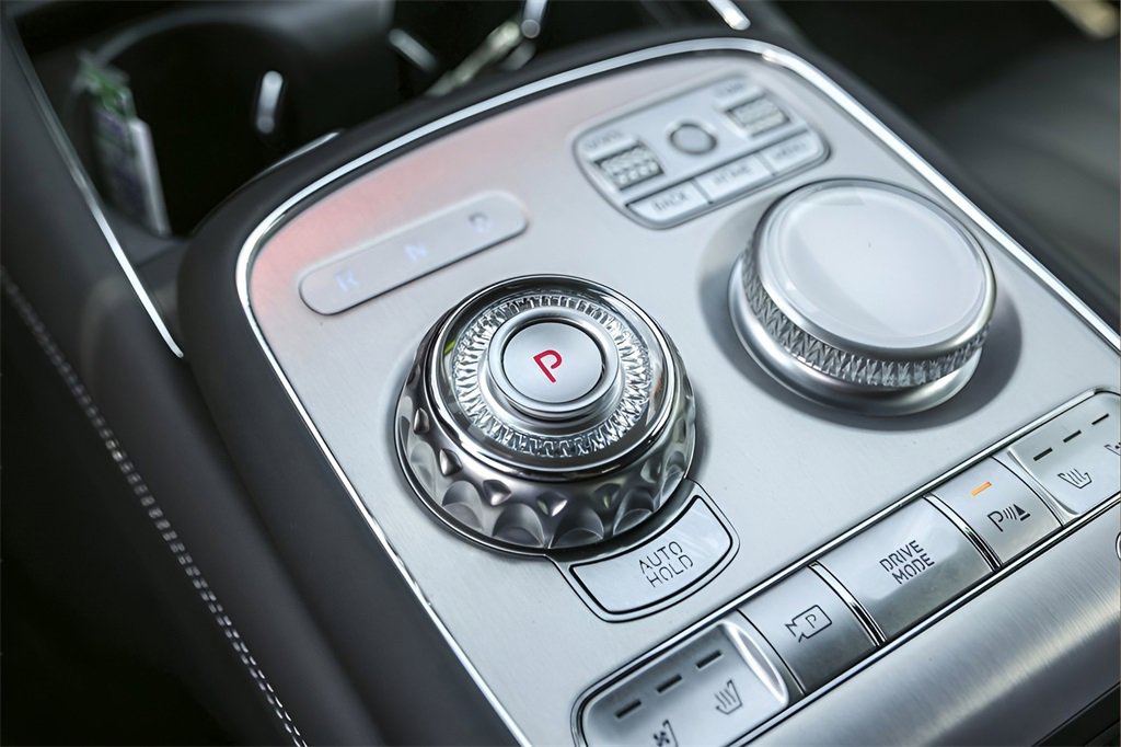 Used 2025 Genesis G90 3.5T image 21