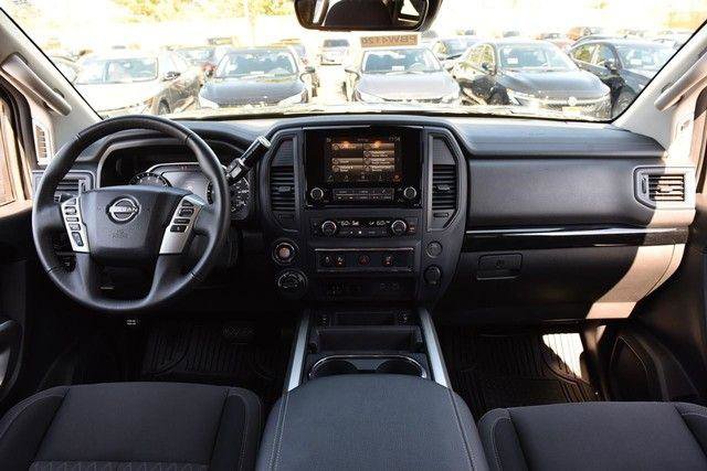 Used 2024 Nissan Titan SV w/ SV Convenience Package image 9