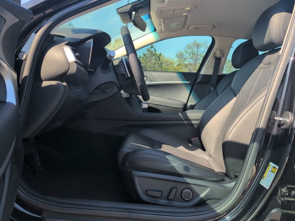 Used 2026 Genesis G70 2.5T image 13