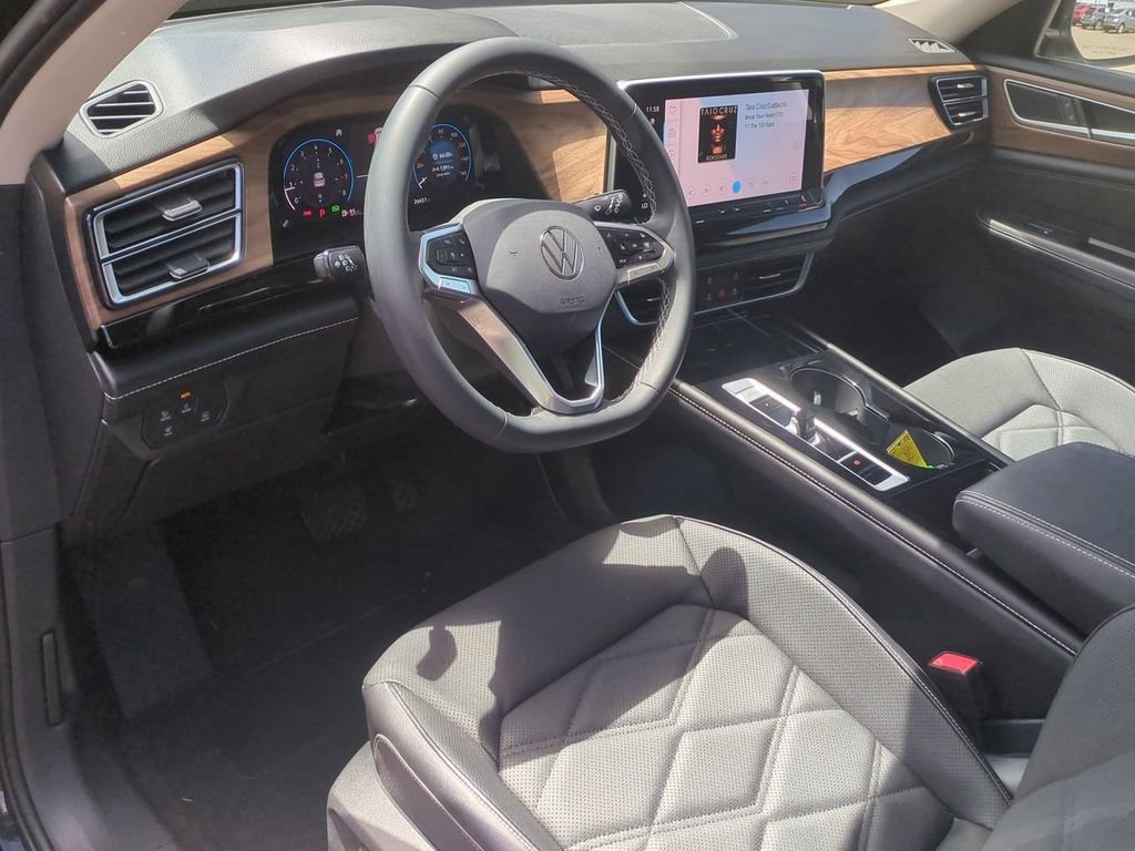Used 2024 Volkswagen Atlas SE AWD/4WD image 13
