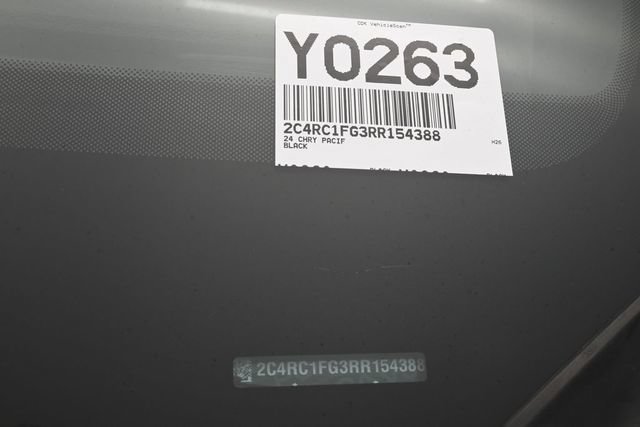 Used 2024 Chrysler Pacifica Touring FWD image 22