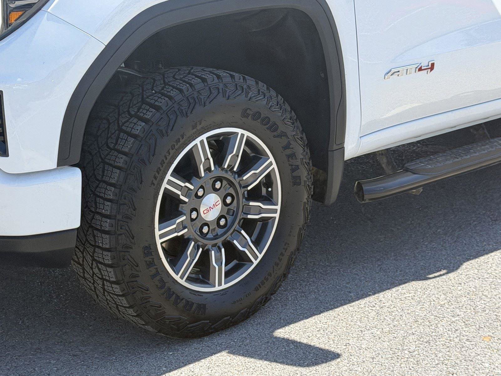 Used 2025 GMC Sierra 1500 AT4 image 11
