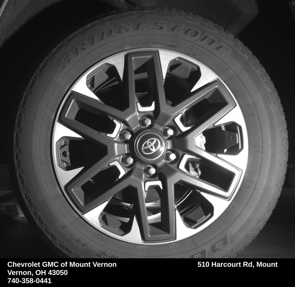Used 2025 Toyota Tundra Limited AWD/4WD image 30
