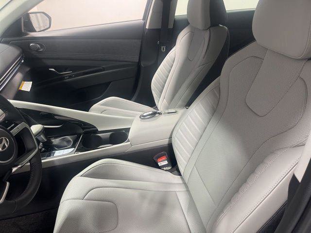New 2025 Hyundai Elantra Limited image 8