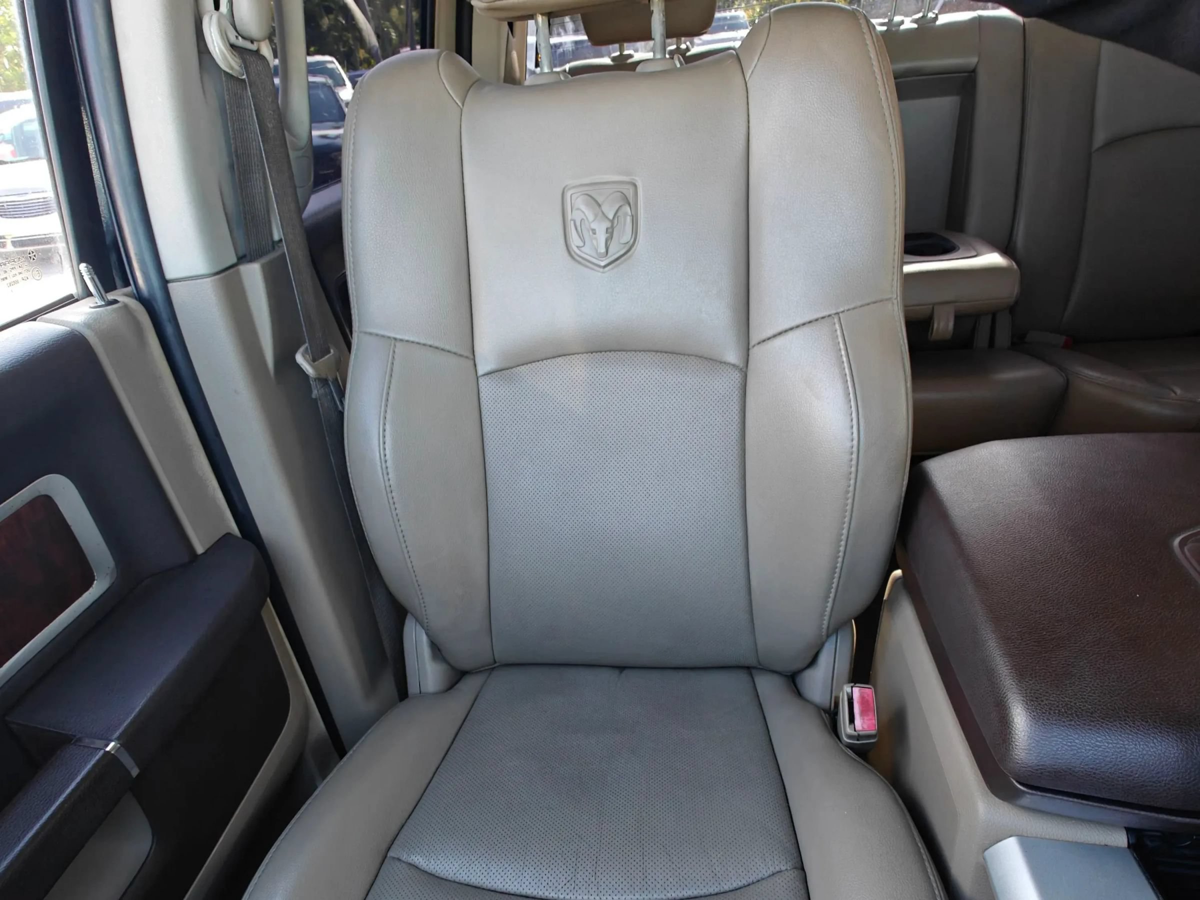 Used 2011 RAM 2500 Laramie RWD image 22
