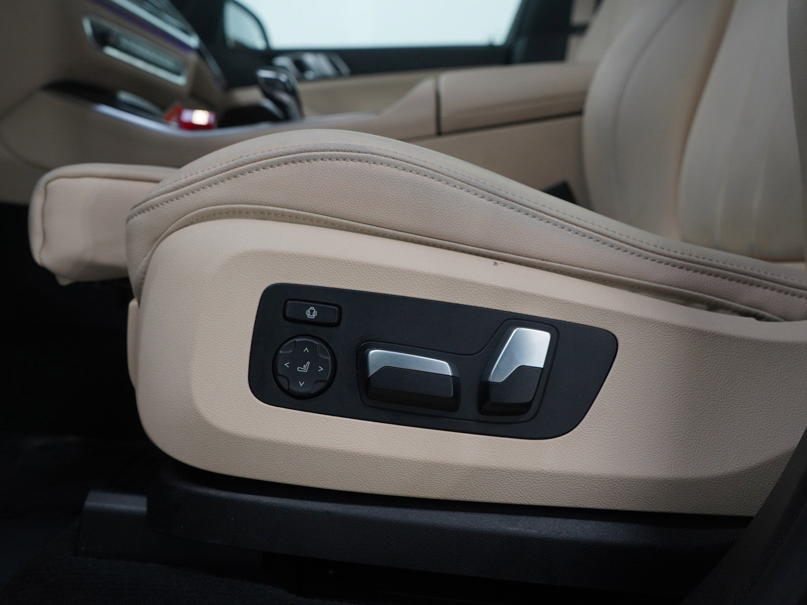 Used 2020 BMW X5 xDrive40i w/ Premium Package image 24