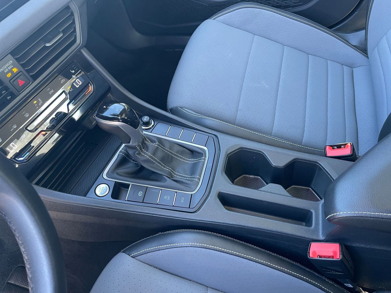 Used 2025 Volkswagen Jetta SE image 41