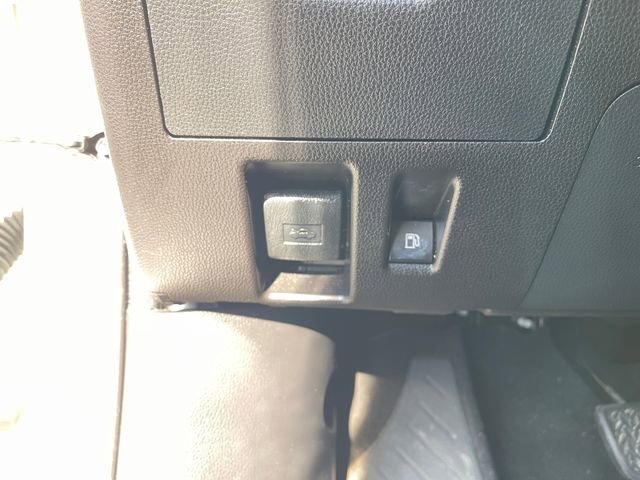 Used 2020 Toyota Highlander LE AWD/4WD image 18