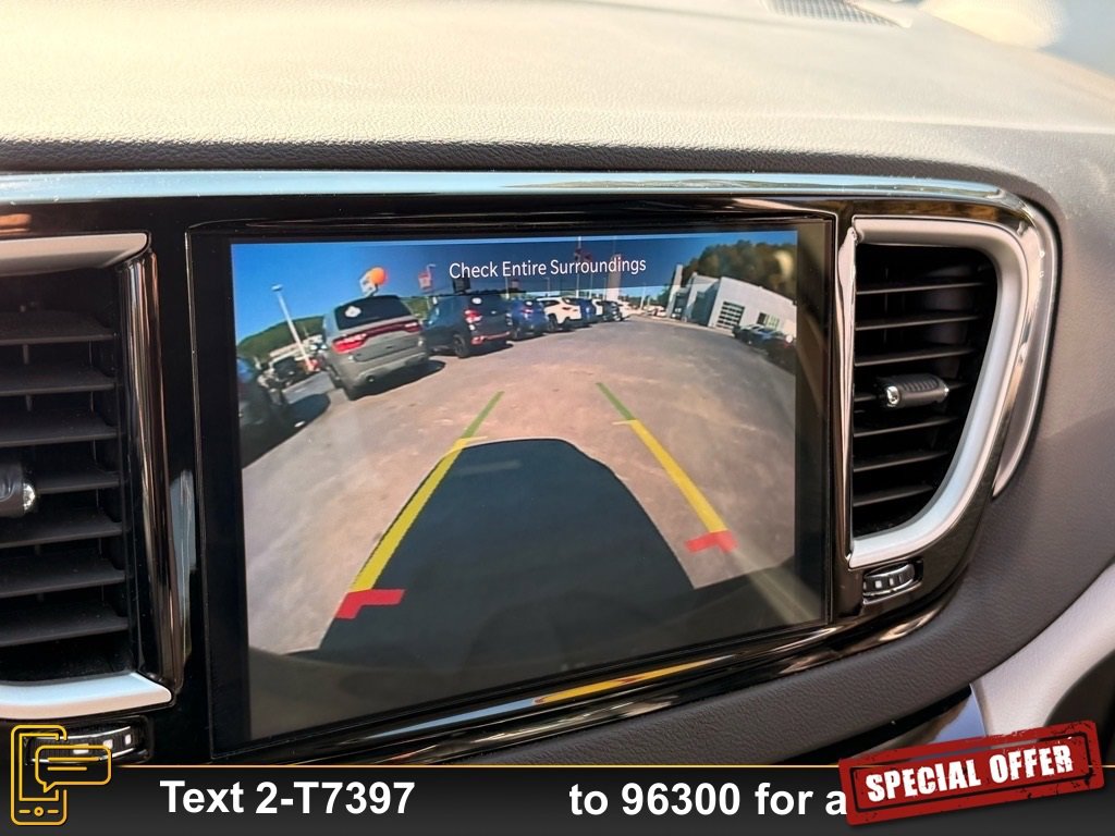 Used 2024 Chrysler Pacifica Touring-L image 24