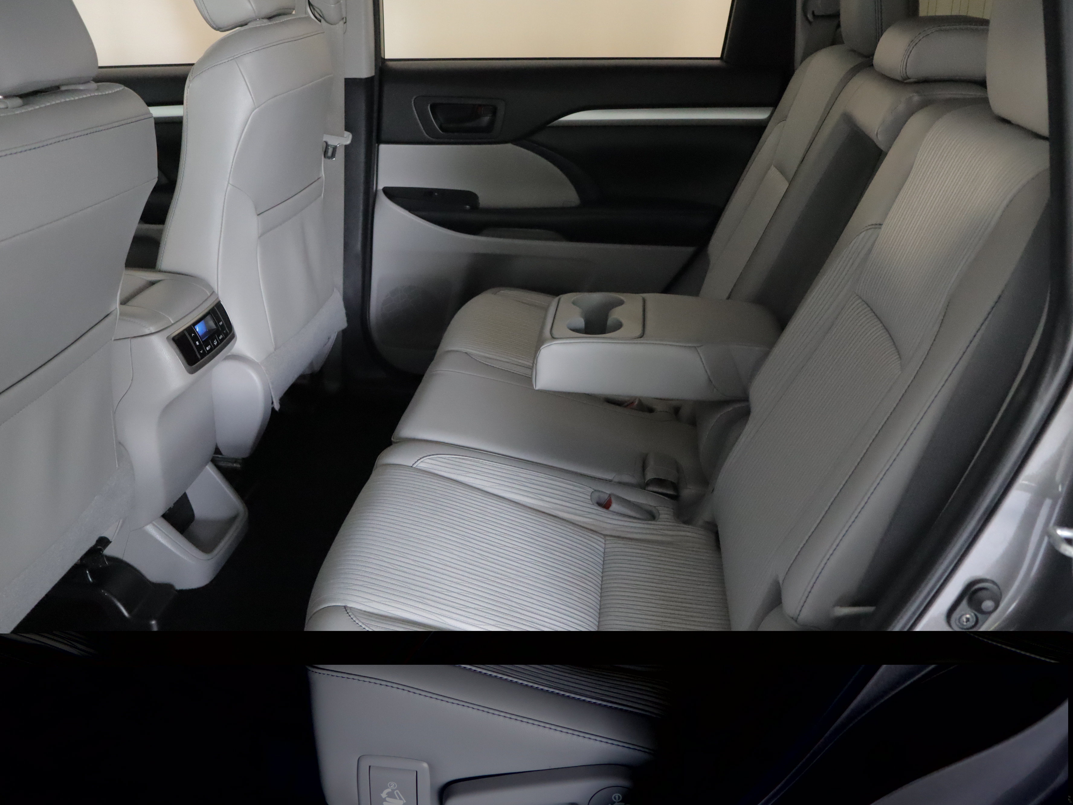 Used 2018 Toyota Highlander Plus AWD/4WD image 8