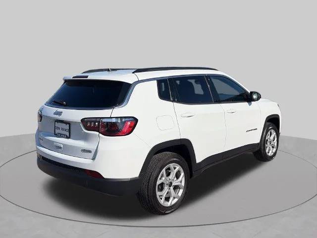 Certified 2025 Jeep Compass Latitude w/ Sun & Sound Group AWD/4WD image 6