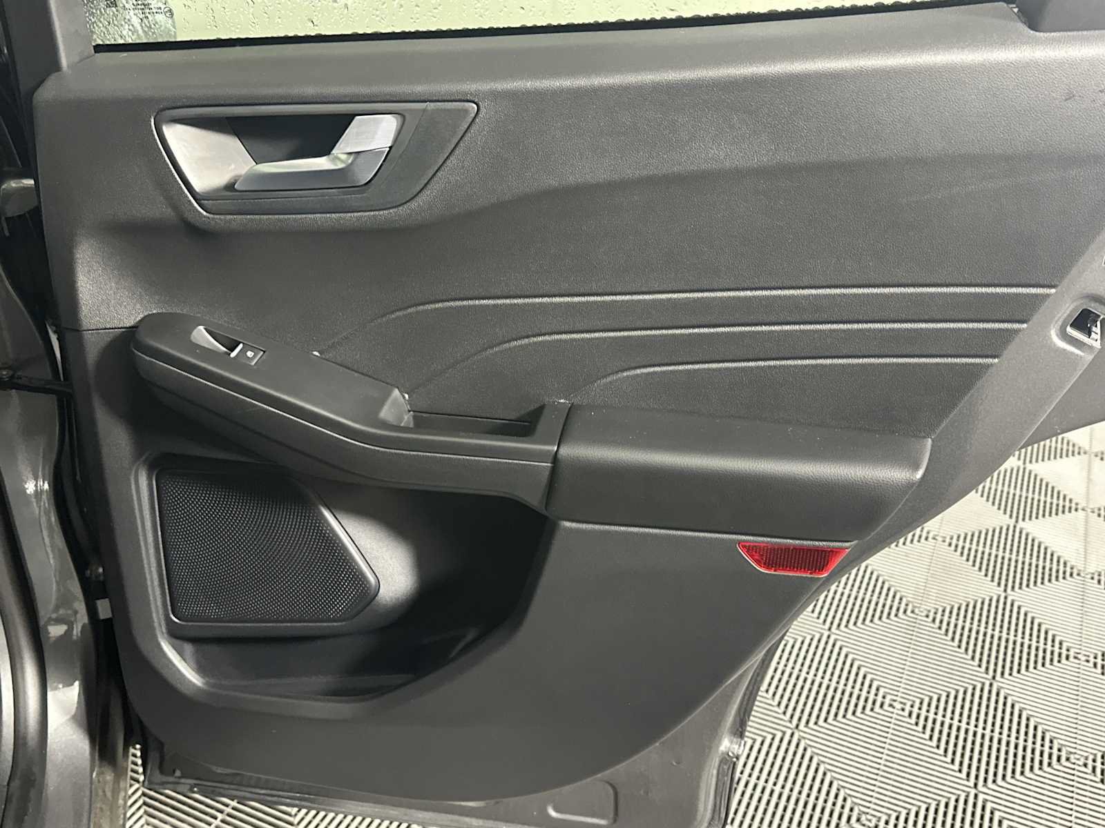 Used 2025 Ford Escape ST-Line w/ Tech Pack #1 FWD image 18