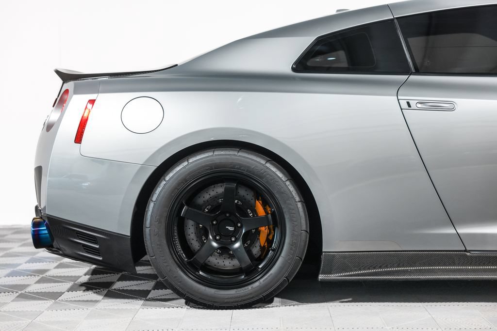 Used 2015 Nissan GT-R Black Edition AWD/4WD image 2