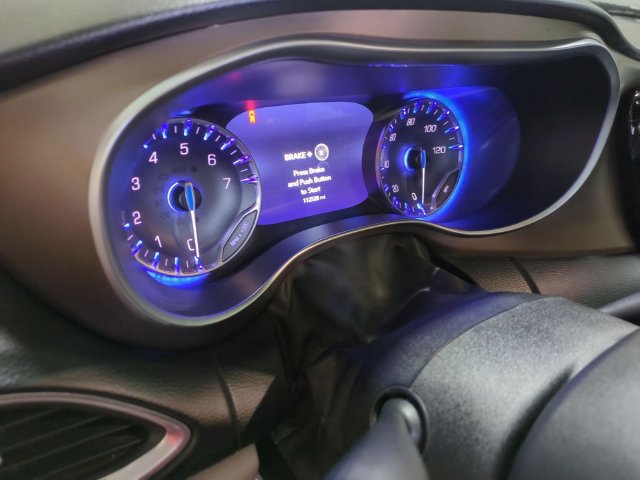 Used 2017 Chrysler Pacifica Touring-L Plus FWD image 17